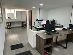 Venta de 0ficina -Local Niza KS
