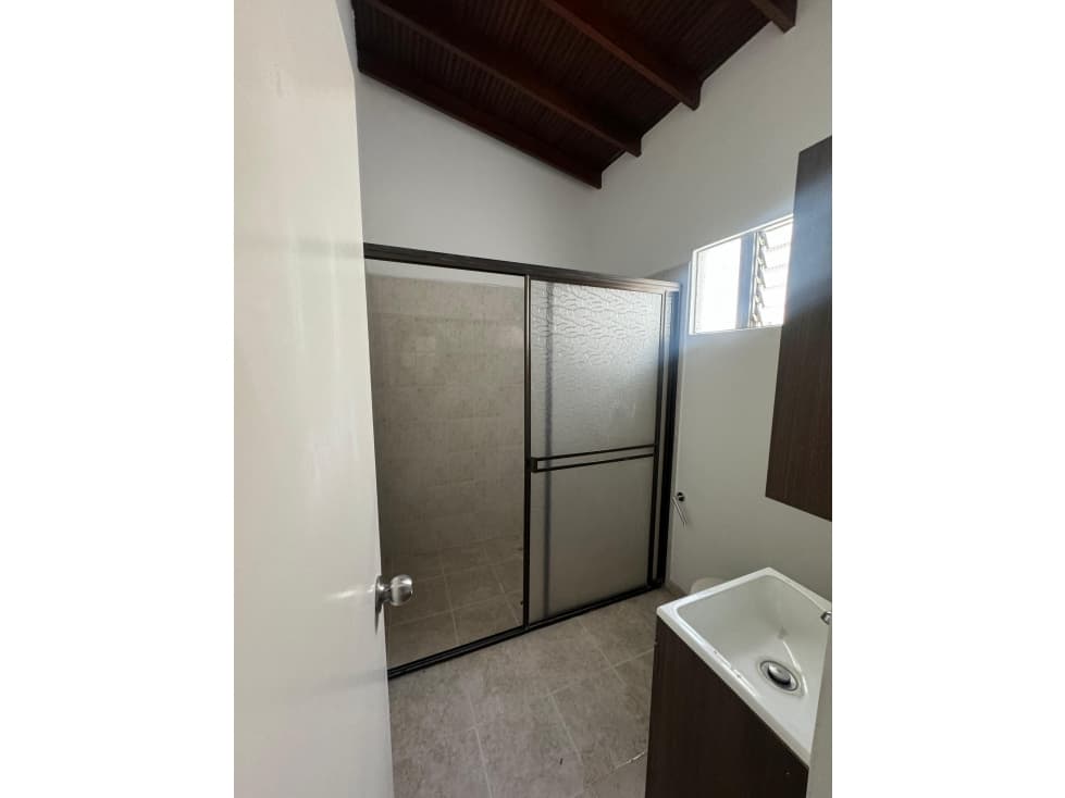 Se Arrienda Casa Local En Simón Bolívar — foto 5