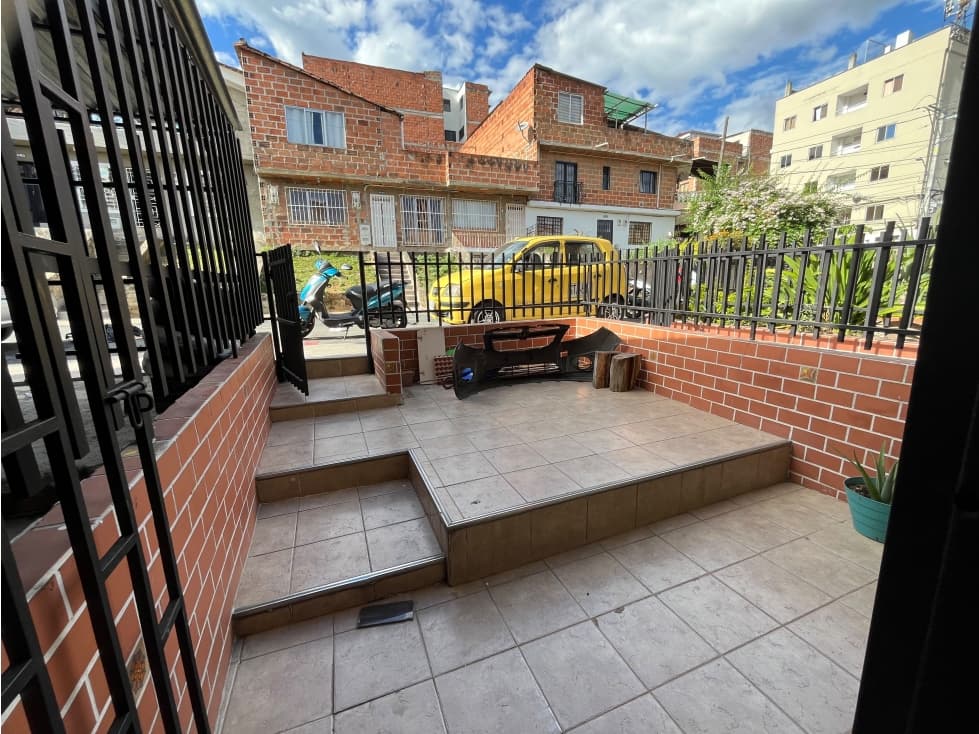 Casa en Niquia - en arriendo — foto 1