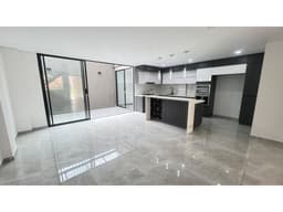 T0560. ALQUILER Casa moderna para estrenar excelente sector Rionegro 