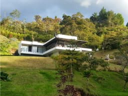 F0382. Finca de 6.400mt2 con acabados de lujo en Rionegro
