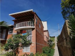 C0194. Vendo! Casa en excelente urbanizacion de Rionegro