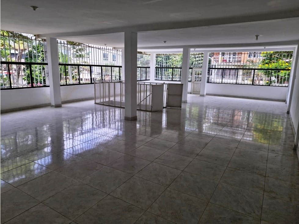 VENDEMOS CASA COMERCIAL DE TRES PISOS ESQUINERA — foto 3