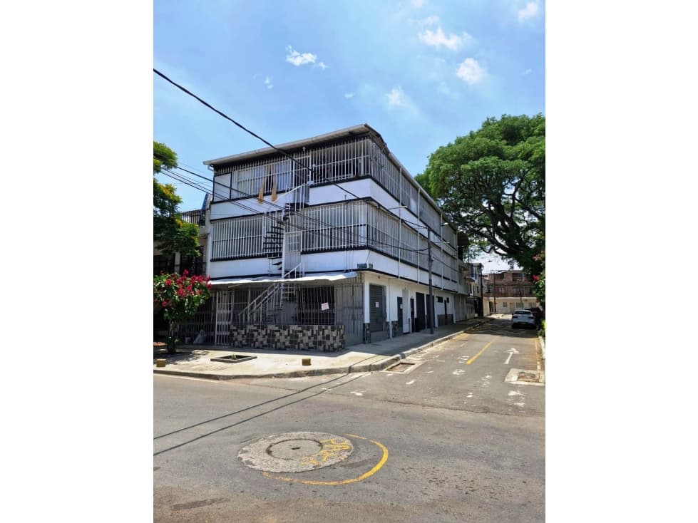 VENDEMOS CASA COMERCIAL DE TRES PISOS ESQUINERA — foto 2