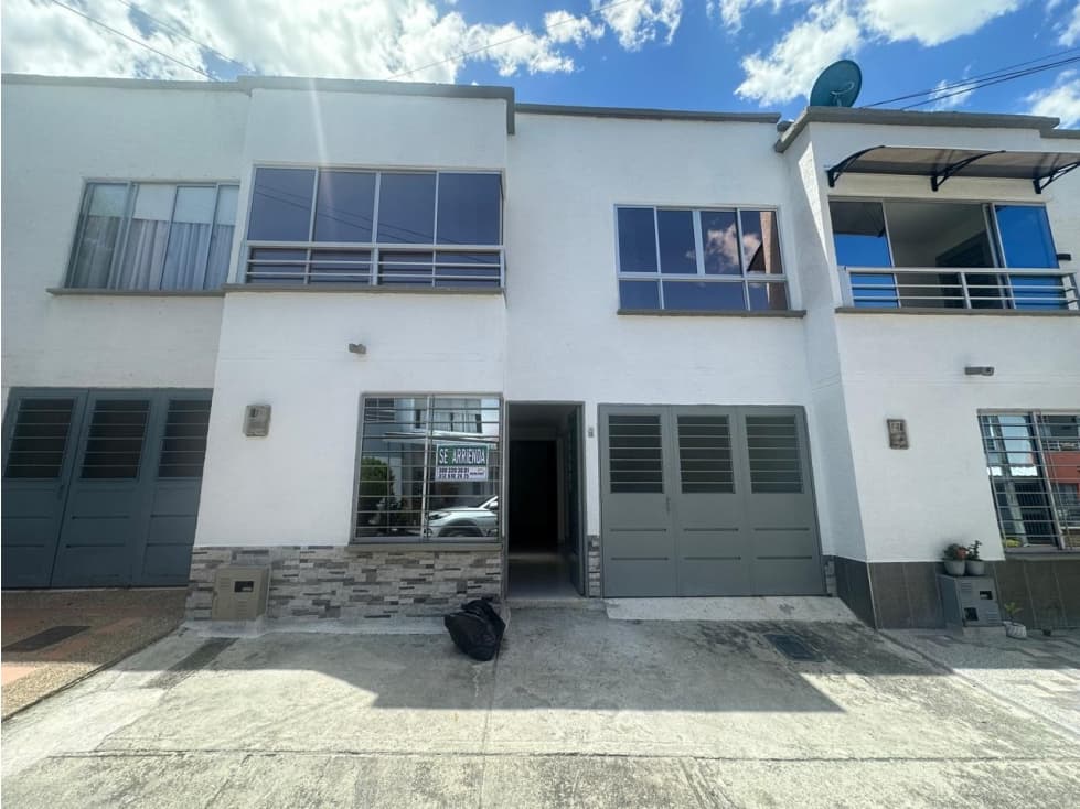 Espectacular Casa cerca al barrio Limonar — foto 1