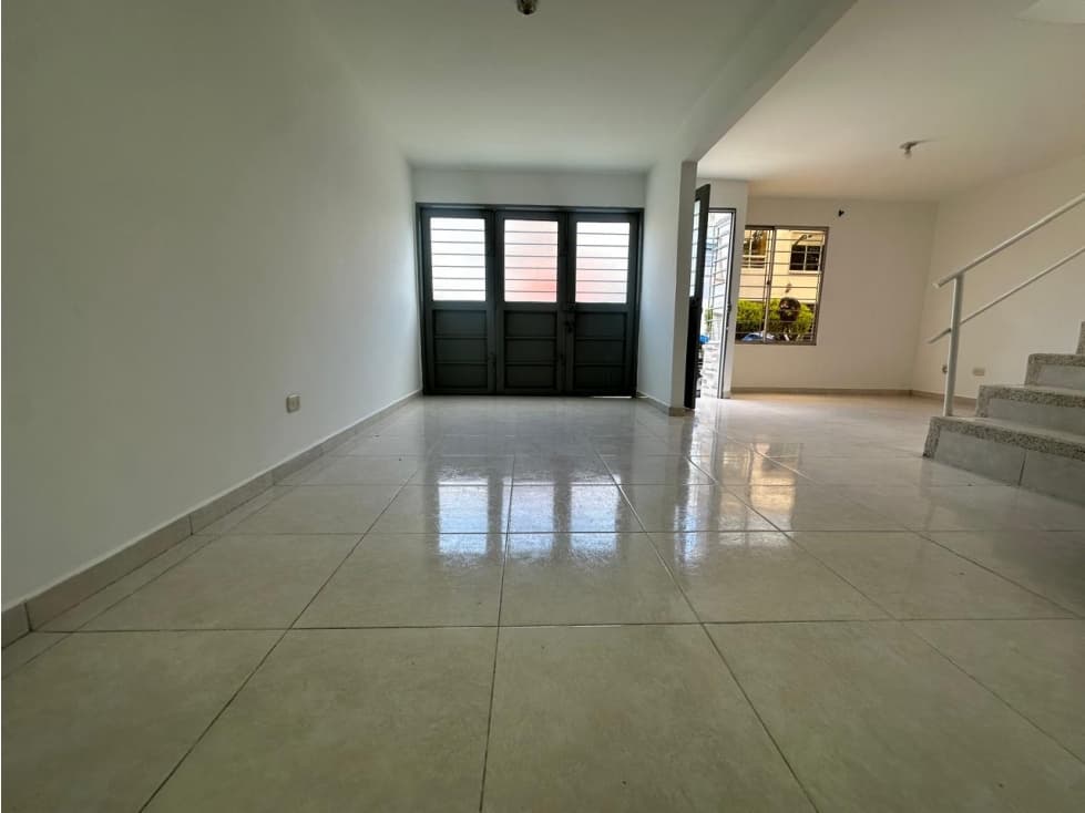 Espectacular Casa cerca al barrio Limonar — foto 3