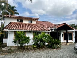 SE VENDE CASA CAMPESTRE A 5 MINUTOS DEL CAIMO