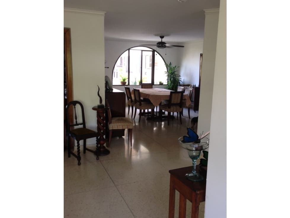 APARTAMENTO AMPLIO E ILUMINADO EN EL NORTE DE LA CIUDAD — foto 1