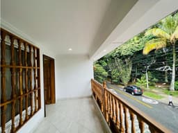 ARRIENDO CASA - COLORES
