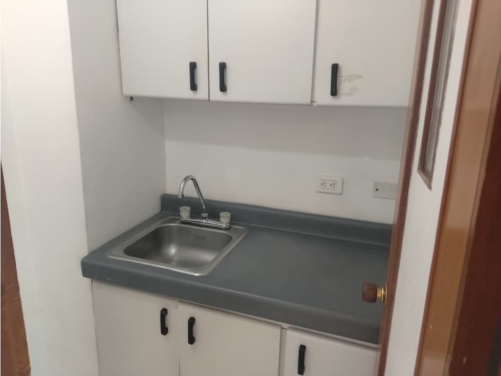 ARRIENDO OFICINA - LAURELES — foto 6