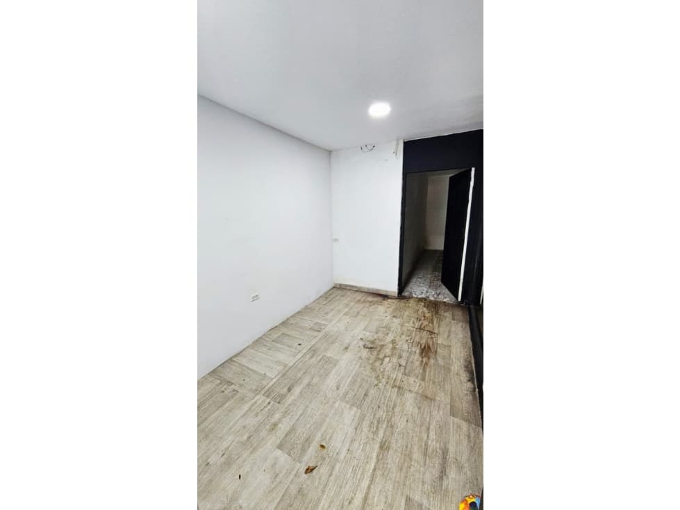ALQUILER DE LOCAL COMERCIAL EN EL POBLADO — foto 6