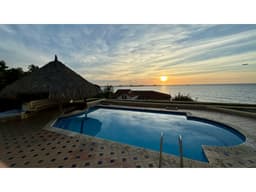 VENTA CASA DE PLAYA CON ACCESO DIRECTO AL MAR SANTA MARTA