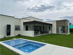 Casa campestre en venta sector Aeropuerto El Edén