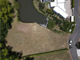Lote en venta via Cerritos Pereira