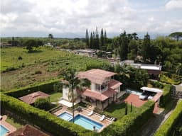 Casa campestre en conjunto cerrado en venta sector vía la Tebaida