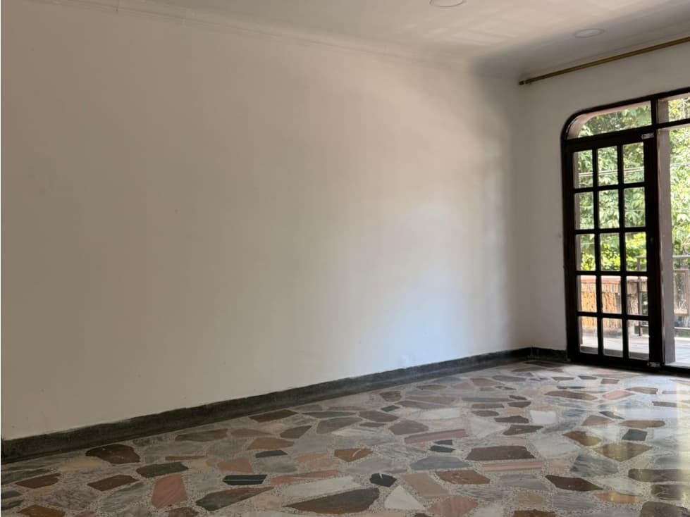 Casa de gran amplitud en excelente ubicación. — foto 3