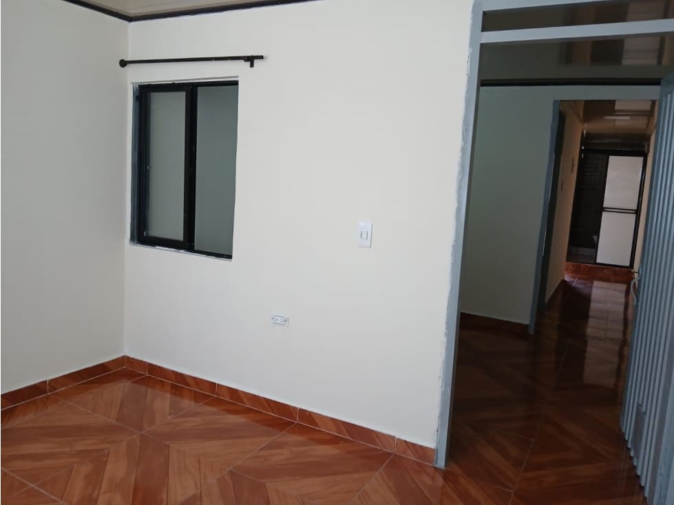 SE ALQUILA COMODO APARTAMENTO EN EL CENTRO — foto 2