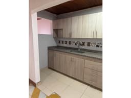SE VENDE CASA GRANDE EN LOS NARANJOS DE UN PISO