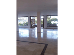 Se vende Local en Pinares