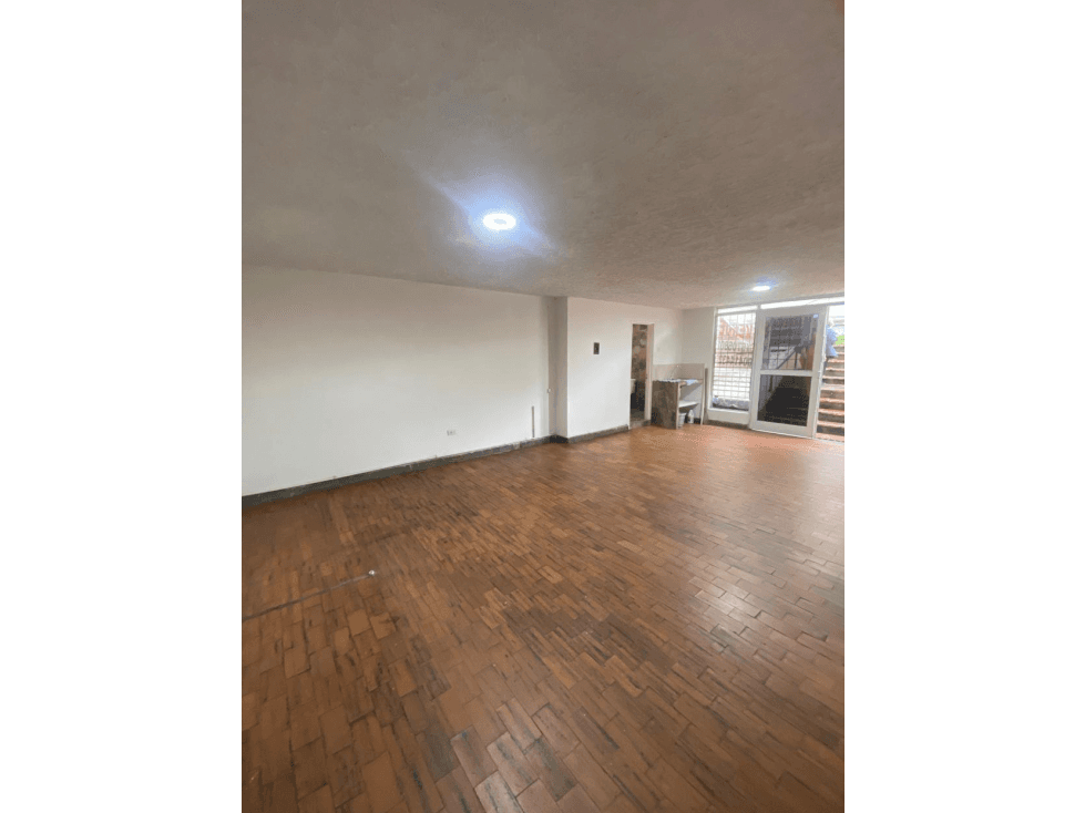 SE VENDE LOCAL EN LA AV 30 DE AGOSTO — foto 1