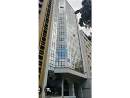 SE VENDE OFICINA EN LA PLAZA BOLIVAR AREA 55 M2 MUY BUENA VISTA