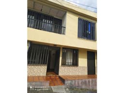SE VENDE CASA CON VIVIENDAS INDEPENDIENTES EN QUIMBAYA AREA 140 M2