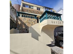 SE ARRIENDA CASA COMPLETA EN MARAYA