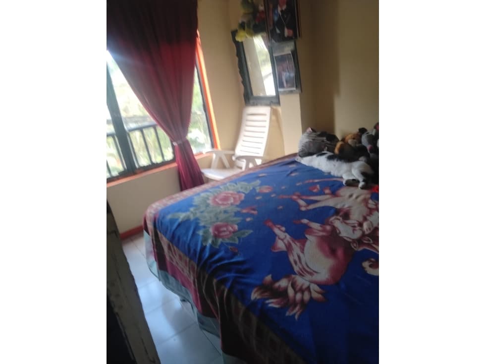 SE VENDE CASA AMPLIA CERCA AL CENTRO — foto 1