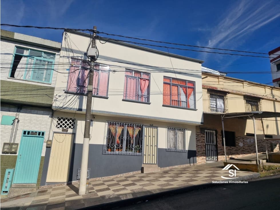 SE VENDE CASA DE 2 PISOS INDEPENDIENTES CERCA AL CENTRO — foto 1
