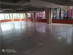 SE VENDE LOCALES O BODEGAS CERCA AL CENTRO CON DIFERENTES AREAS