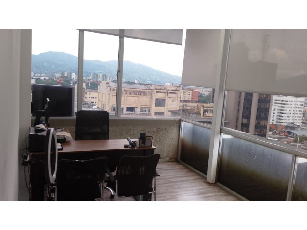 SE ARRIENDA OFICINA CON MOBILIARIO EN EL CENTRO — foto 2