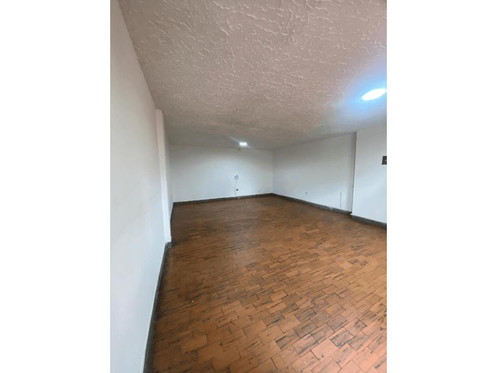SE VENDE LOCAL EN LA AV 30 DE AGOSTO — foto 3