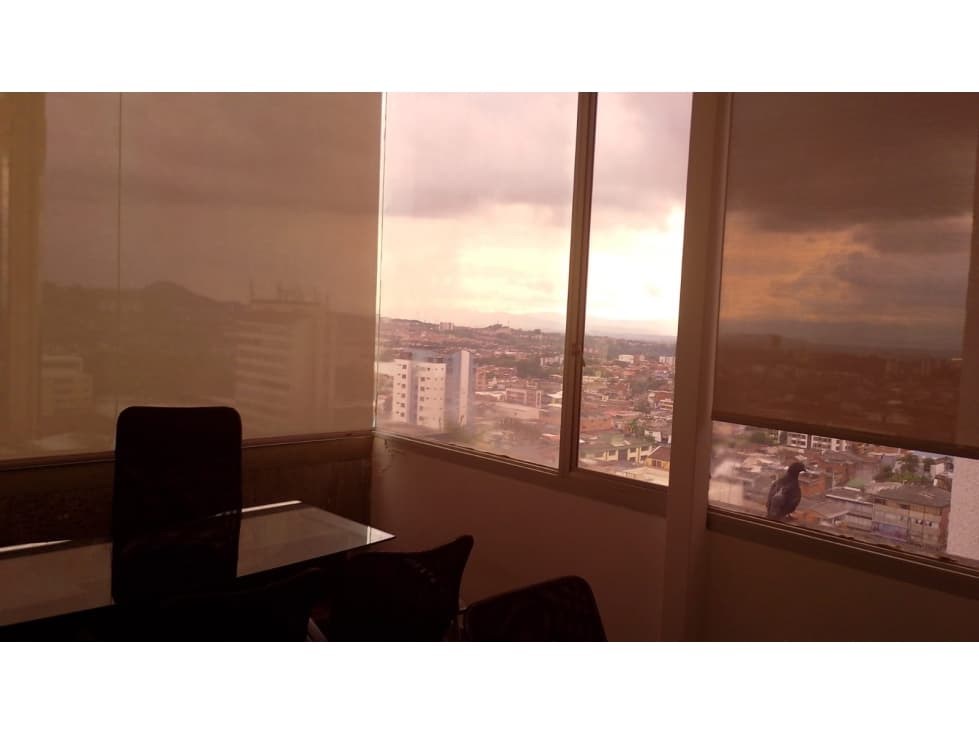 SE ARRIENDA ESPECTACULAR OFICINA AMOBLADA EN EL CENTRO — foto 3