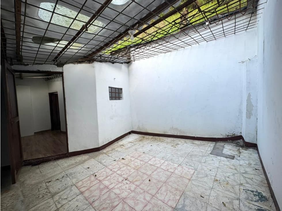SE VENDE HERMOSA CASA CON GARAJE CERCA AL CENTRO — foto 3