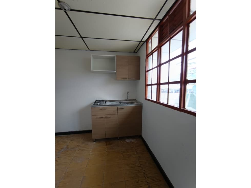 SE ARRIENDA APARTAESTUDIO EN EL CENTRO — foto 4