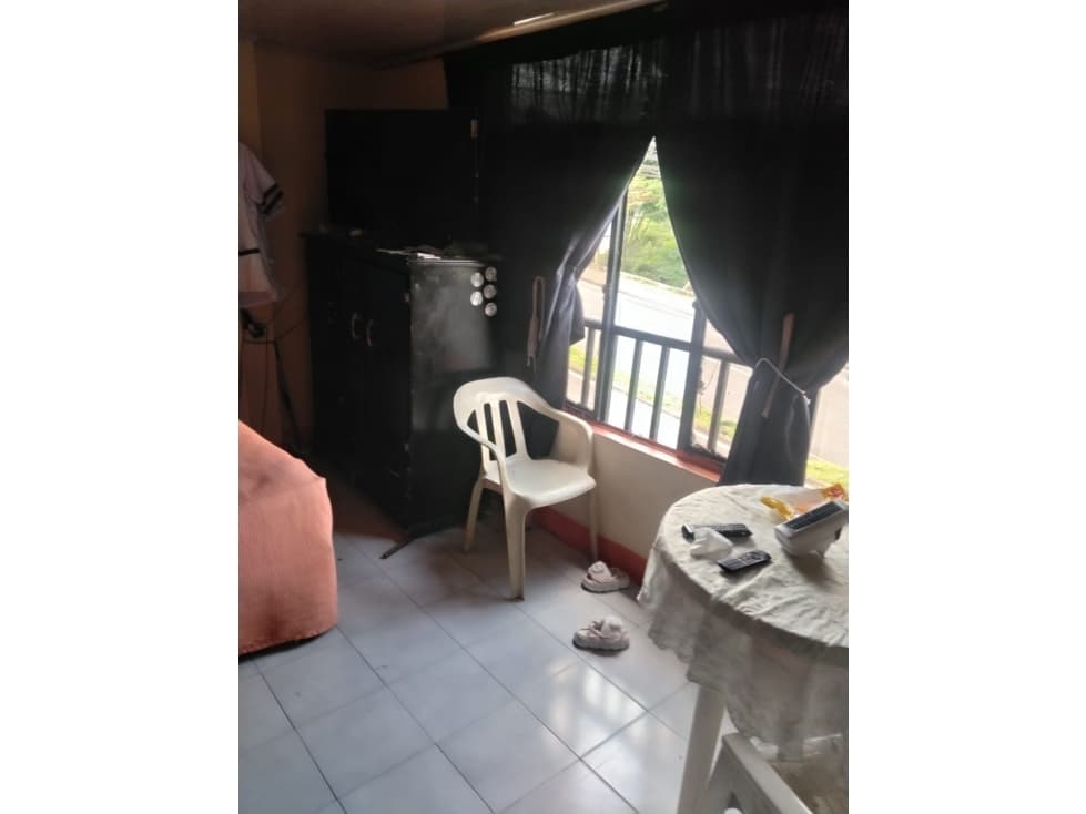 SE VENDE CASA AMPLIA CERCA AL CENTRO — foto 5