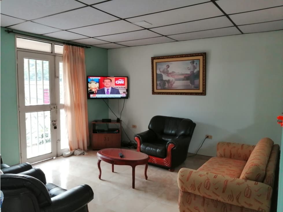 SE VENDE CASA DE 3 PISOS INDEPENDIENTES EN EL CENTRO — foto 1
