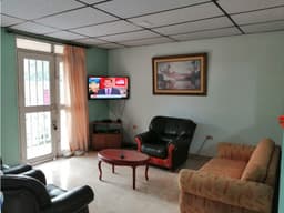 SE VENDE CASA DE 3 PISOS INDEPENDIENTES EN EL CENTRO