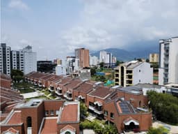 En venta hermoso apartamento con excelente vista en Pinares