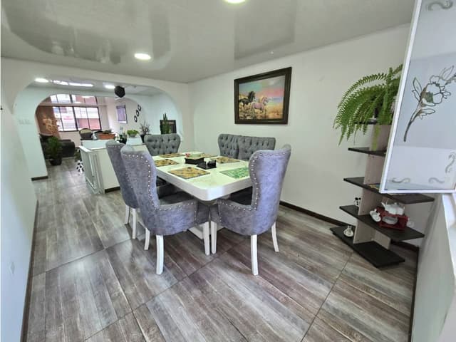 VENDE CASA LA LEONORA