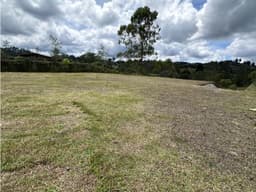 Venta de lote en Montesereno El Retiro