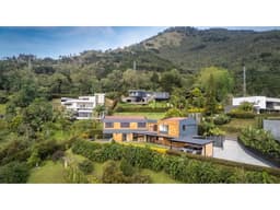 Casa en Arriendo en Loma del Escobero