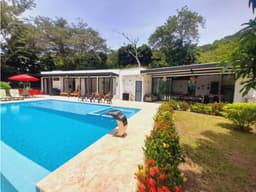Casa finca en parcelacion Santa fe de Antioquia