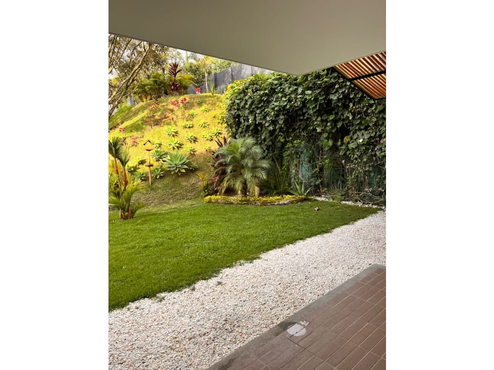 Casa para la venta en Envigado la Calleja — foto 1
