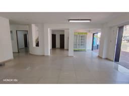 Casa comercial para arriendo en La 80 Estadio