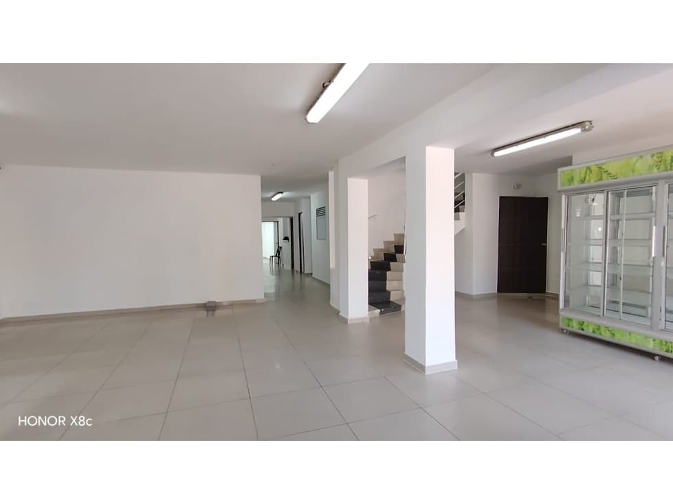 Casa comercial para arriendo en La 80 Estadio — foto 2