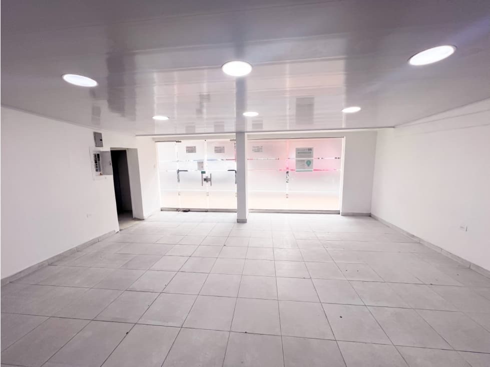SE ARRIENDA CASA COMERCIAL EN CABECERA — foto 4