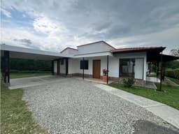 VENTA DE CASA UBICADA A 12 MINUTOS DEL AEROPUERTO