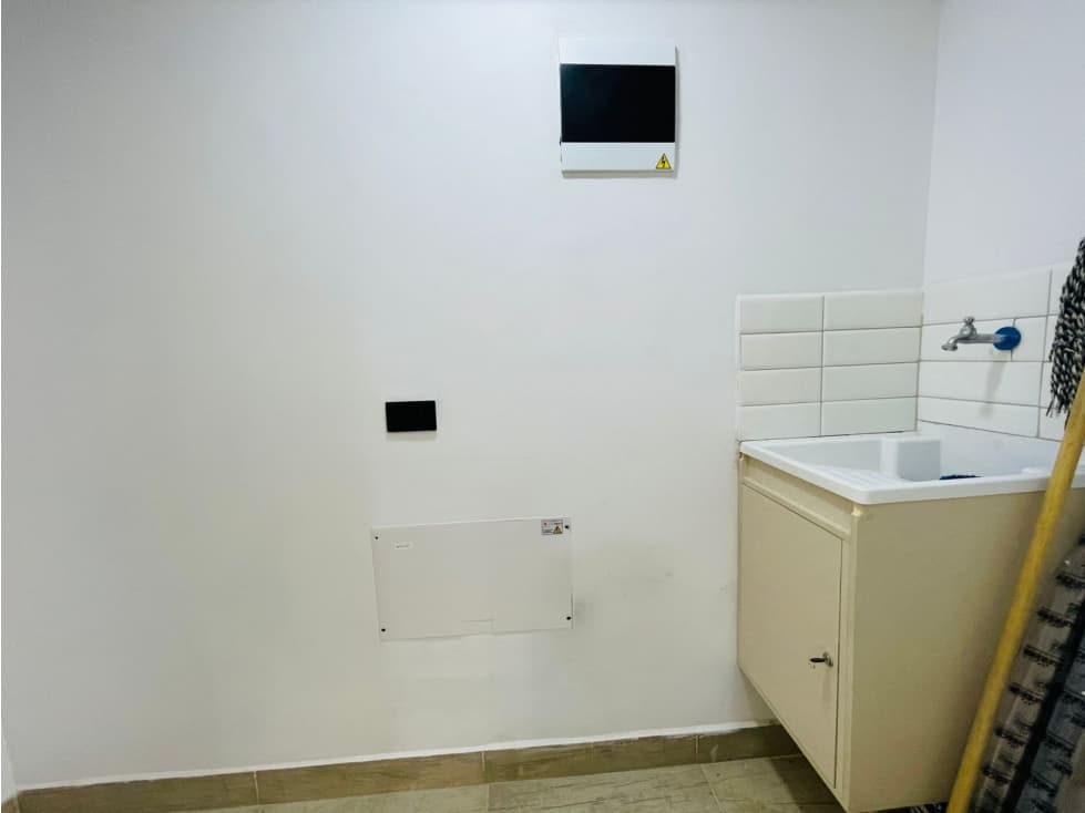 VENDO Apartamento nuevo 2do piso con ascensor — foto 2