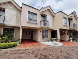 VENDEMOS CASA CONJUNTO CERRADO AV. CENTENARIO ARMENIA QUINDIO